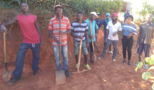 Community volunteers demonstrating men anpil chay pa lou.