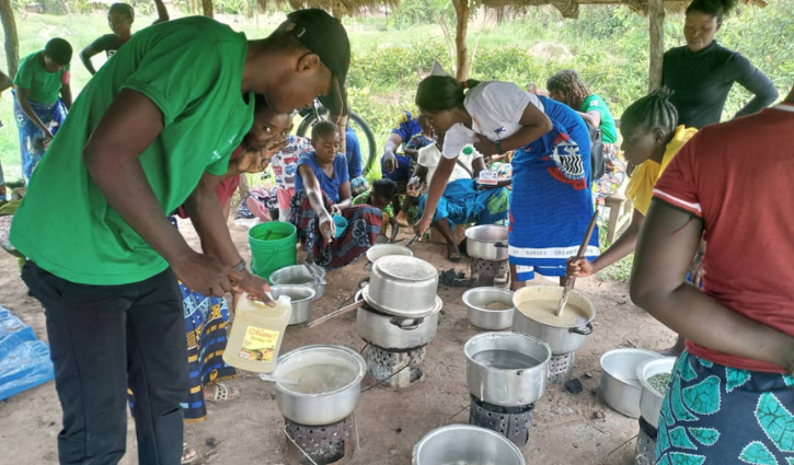 Early Childhood Development promoters conduct a feeding and cooking demonstration in Zambia, 2025.